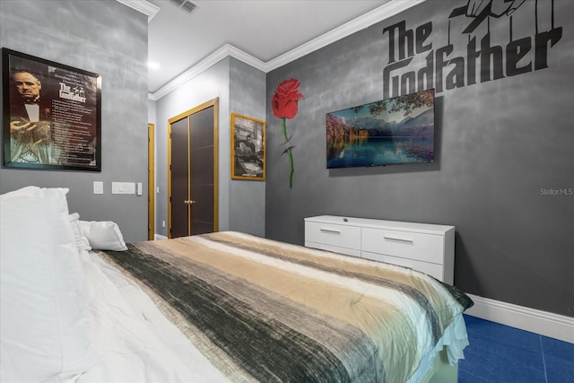 1021 Fantasy Dr, Davenport, FL 33896 - bedroom featuring ornamental molding and a closet