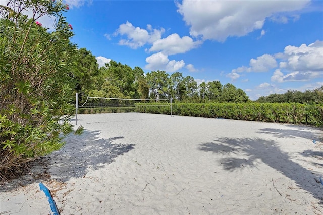 surrounding community with volleyball court