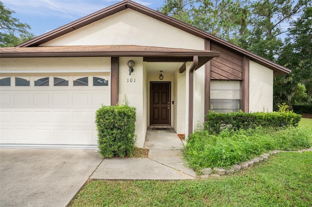 view of front facade featuring a garage