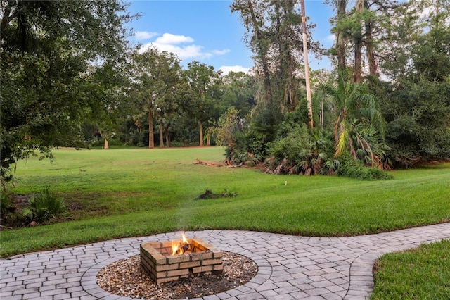 view of yard featuring an outdoor fire pit