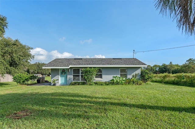 view of front of property with a front yard