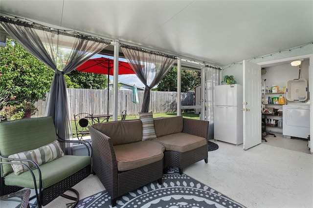 sunroom / solarium featuring washer / dryer