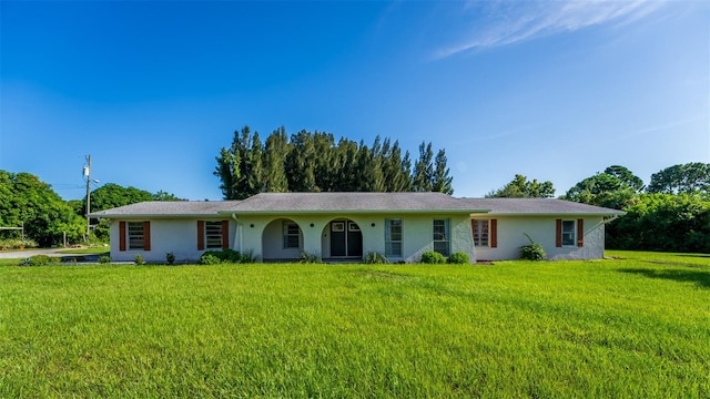 single story home featuring a front yard