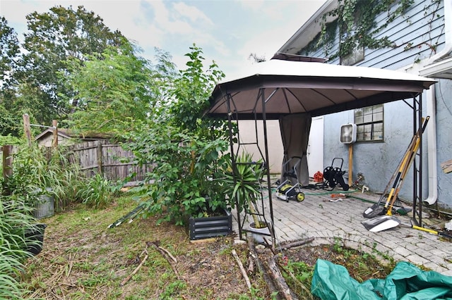 view of yard featuring a patio