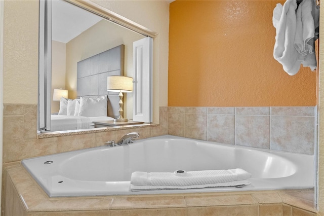 12556 Floridays Resort Dr Unit 207-A, Orlando, FL 32821 - bathroom with a bath and a textured wall