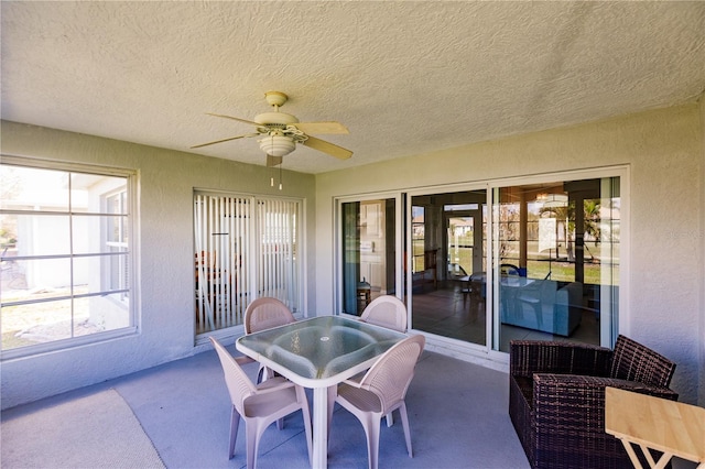 sunroom with ceiling fan