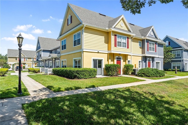 view of front of house featuring a front yard