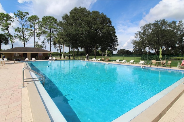 view of swimming pool