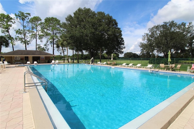 view of swimming pool