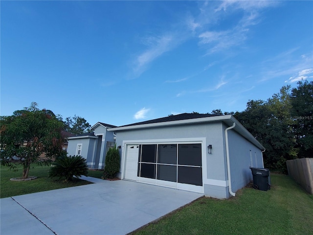 view of front facade with a front lawn