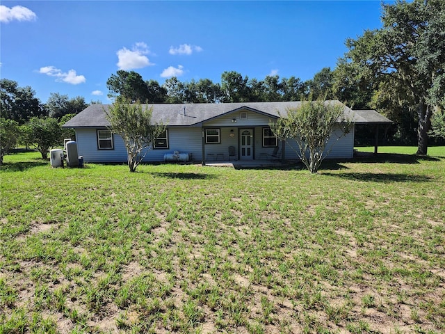 view of front facade with a front lawn