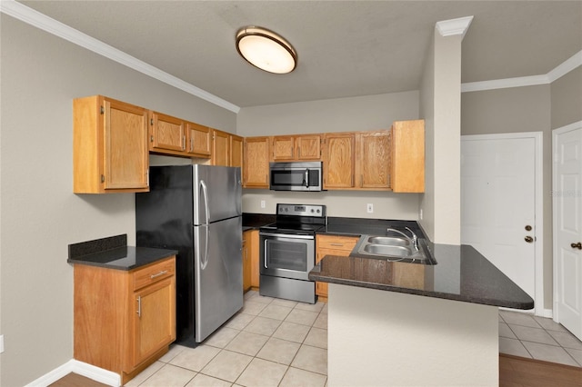 kitchen with kitchen peninsula, stainless steel appliances, crown molding, and sink