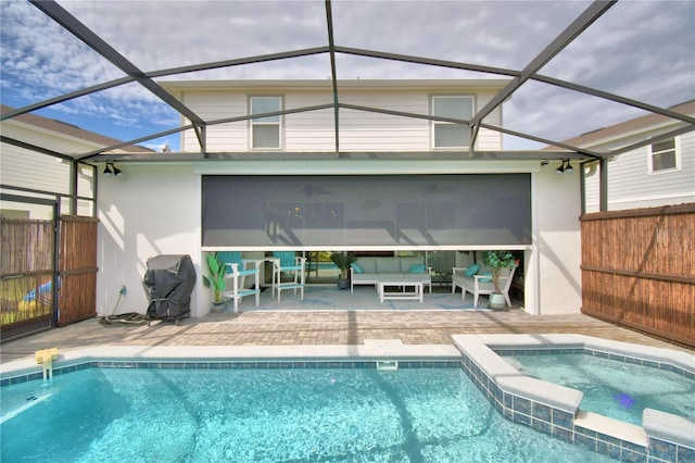 view of swimming pool featuring an in ground hot tub, an outdoor living space, a lanai, and a patio area