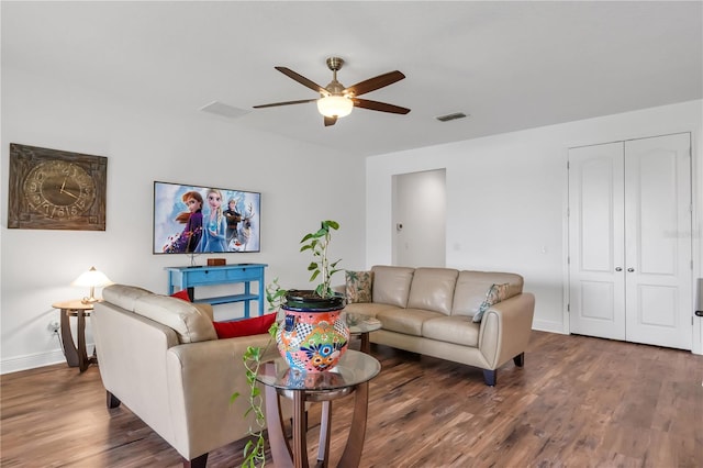 living room with dark wood-type flooring and ceiling fan