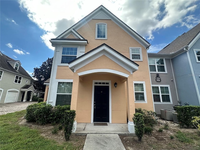 view of front facade featuring a garage