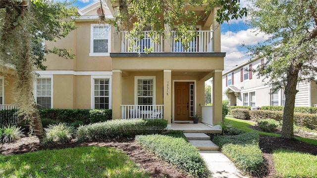 entrance to property featuring a balcony and covered porch