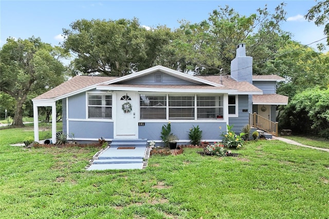 view of front of property with a front lawn