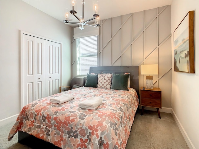 carpeted bedroom with an inviting chandelier and a closet