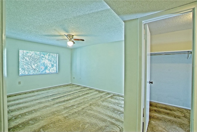 unfurnished bedroom featuring ceiling fan, a textured ceiling, a closet, and carpet flooring