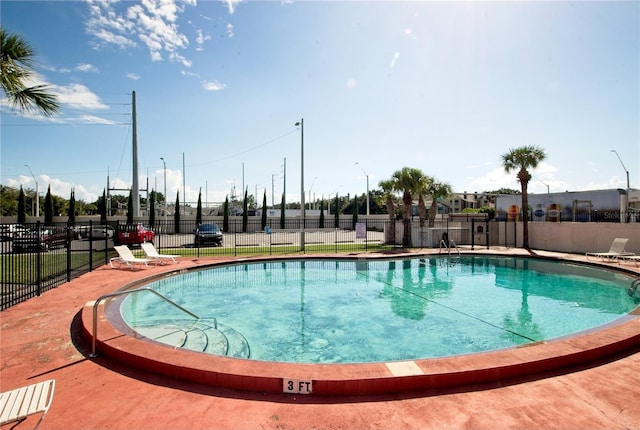 view of swimming pool