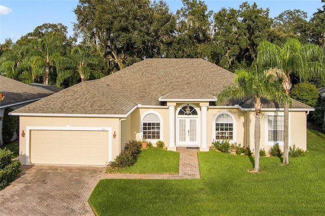 view of front of property featuring a front yard and a garage