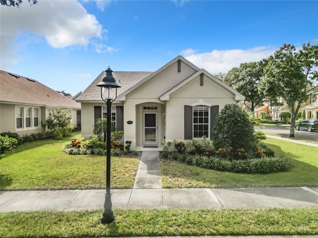 view of front facade with a front yard