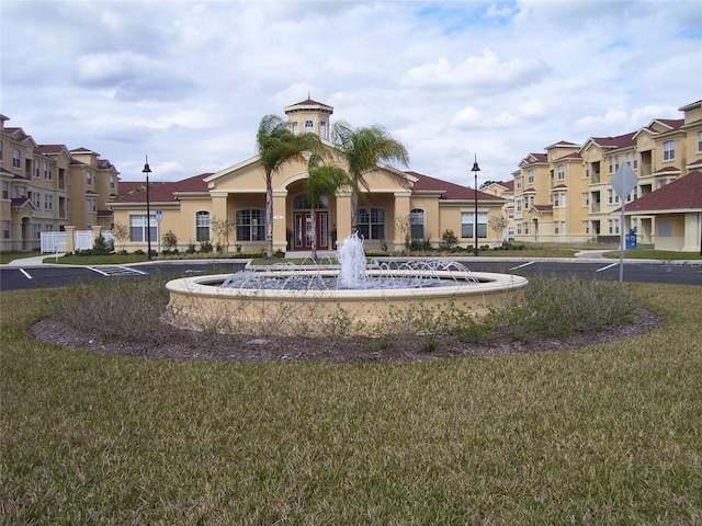 view of property's community featuring a yard