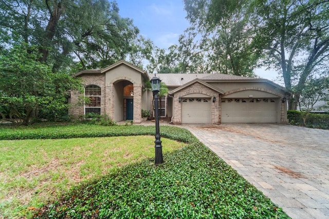 view of front facade featuring a front yard and a garage