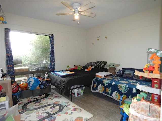 bedroom with ceiling fan