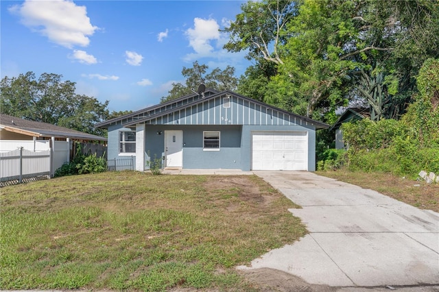 view of front facade featuring a front lawn and a garage