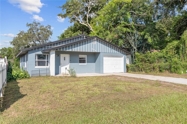 view of front facade featuring a front yard and a garage