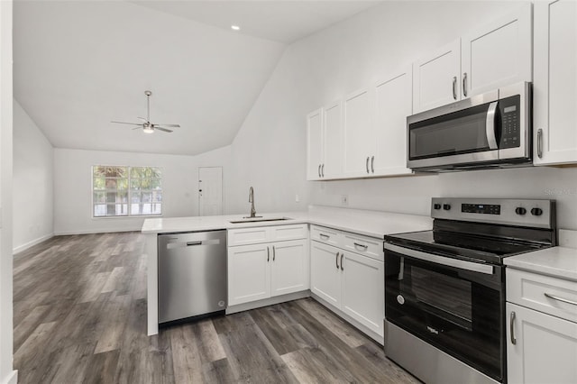 kitchen featuring sink, stainless steel appliances, kitchen peninsula, and white cabinets