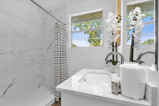 bathroom with a shower with shower curtain and vanity