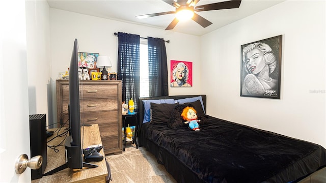 bedroom with ceiling fan