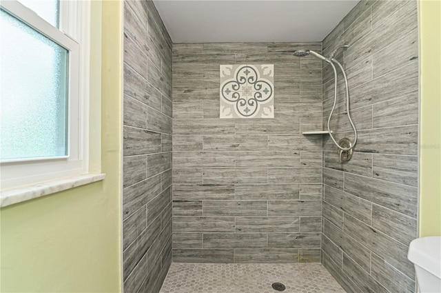 bathroom featuring a tile shower