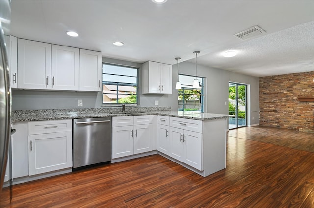 kitchen featuring dark wood finished floors, visible vents, a sink, dishwasher, and a peninsula