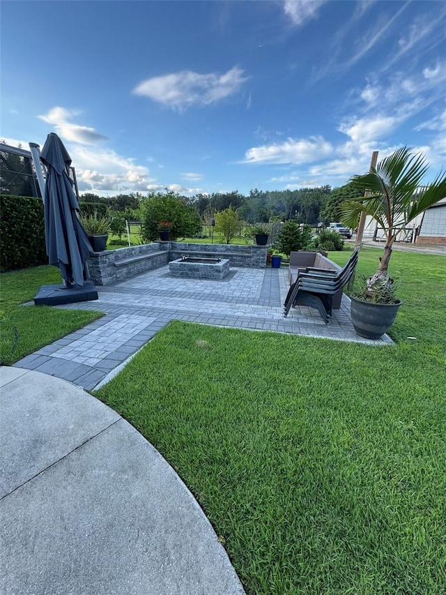 view of yard featuring a patio area