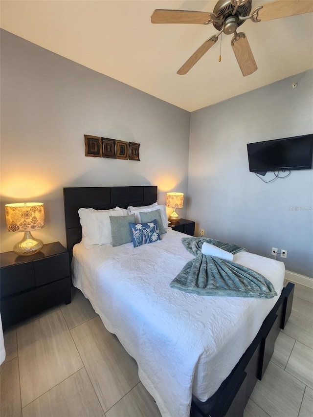 bedroom with ceiling fan