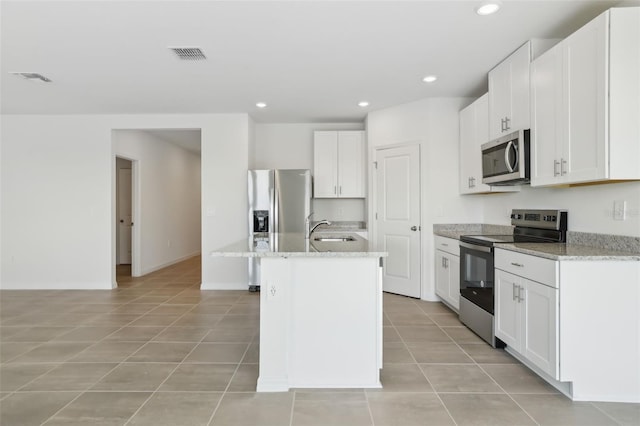 kitchen featuring a sink, visible vents, appliances with stainless steel finishes, and recessed lighting