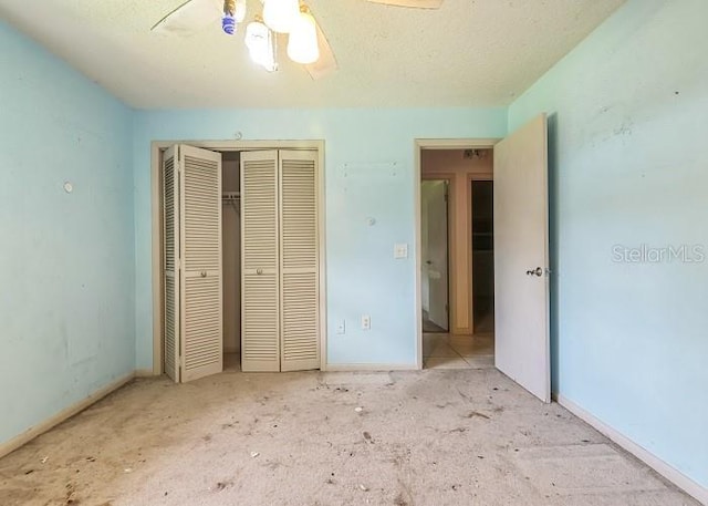 unfurnished bedroom featuring ceiling fan, baseboards, and a closet