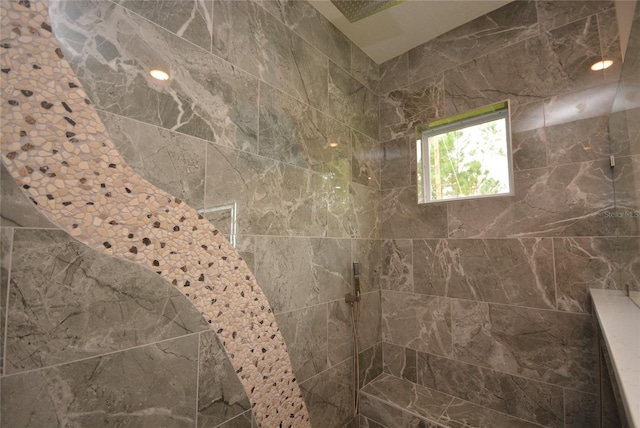 bathroom featuring tiled shower