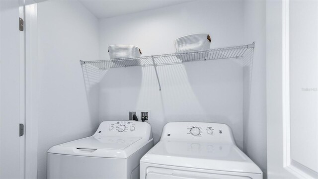195 River Front Way, Edgewater, FL 32141 - laundry room featuring washing machine and dryer