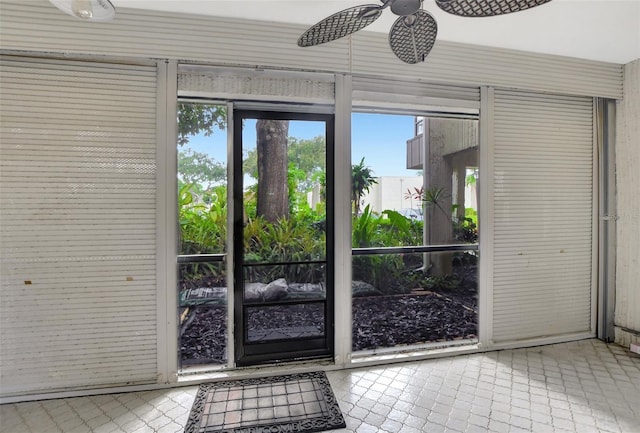 doorway featuring ceiling fan