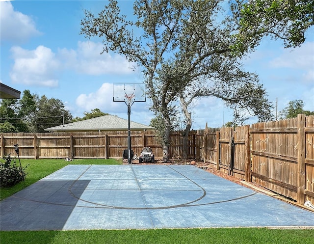 view of basketball court featuring a lawn