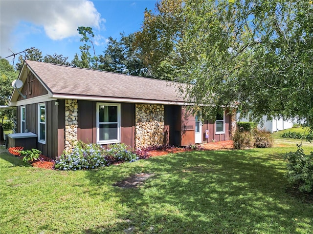 view of front of house with a front yard