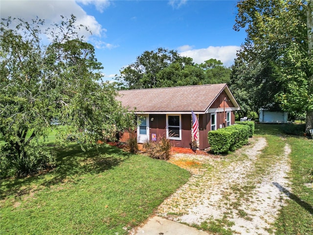 view of front of home featuring a front yard