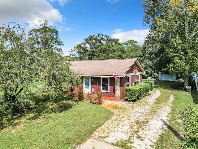 view of front of property with a front yard