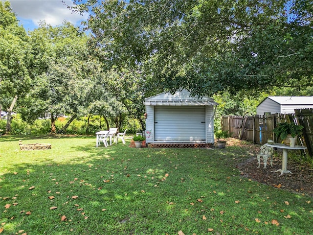 view of yard with a shed