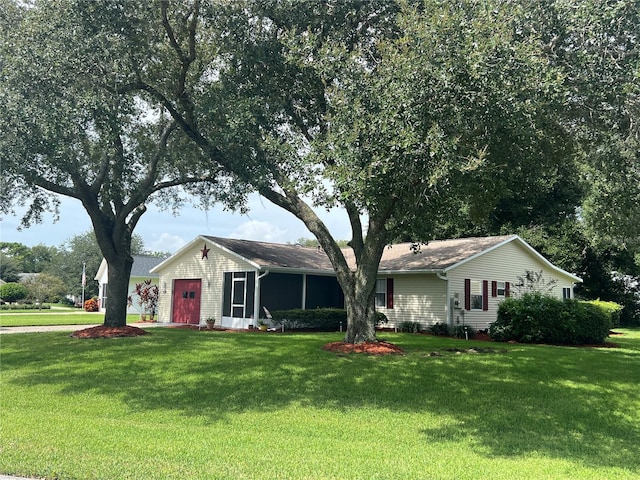 ranch-style house featuring a front lawn