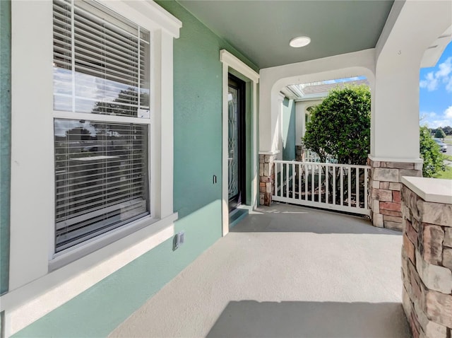 balcony featuring covered porch